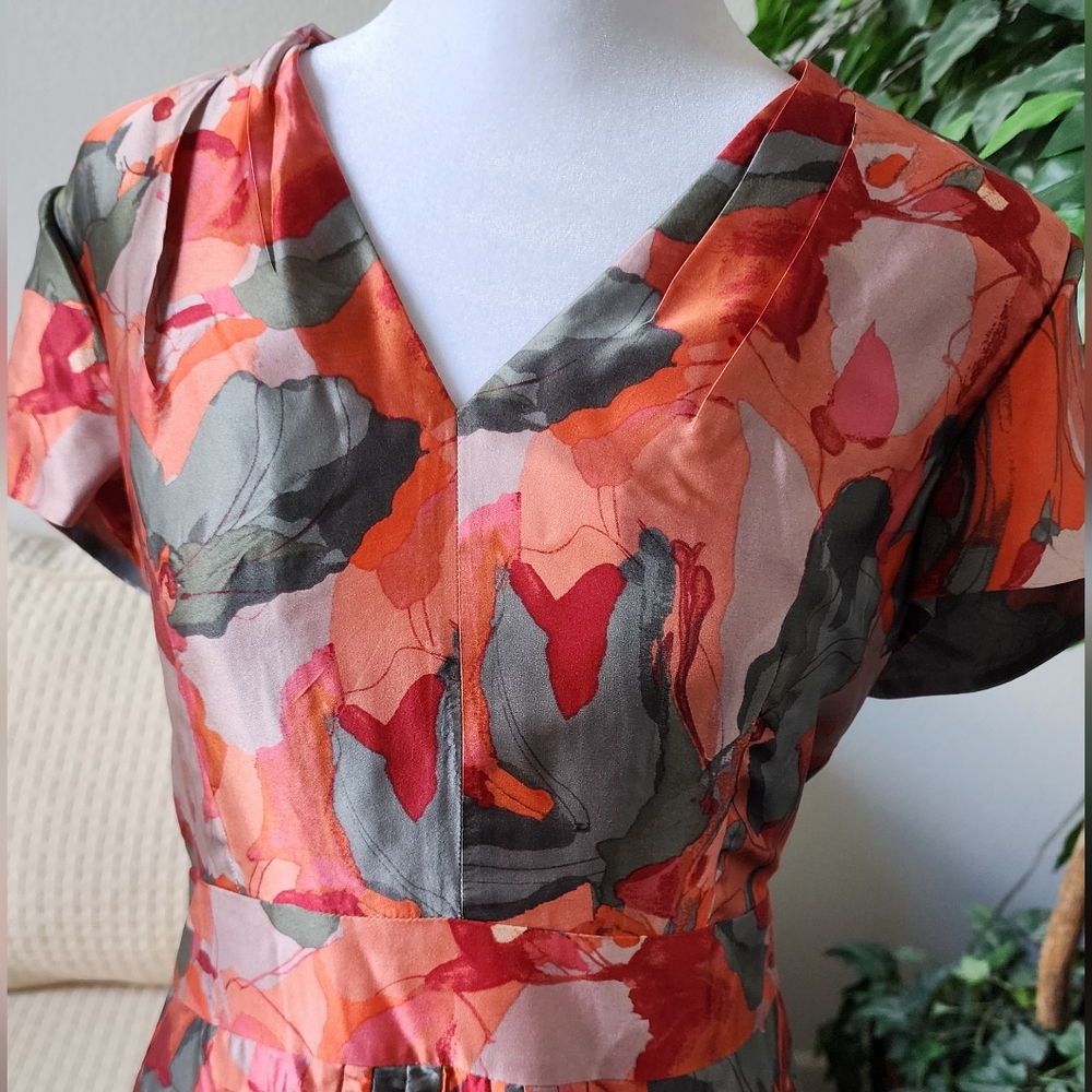Banana Republic V Neck Short Sleeve Silk Dress- Size 8 (NWT)